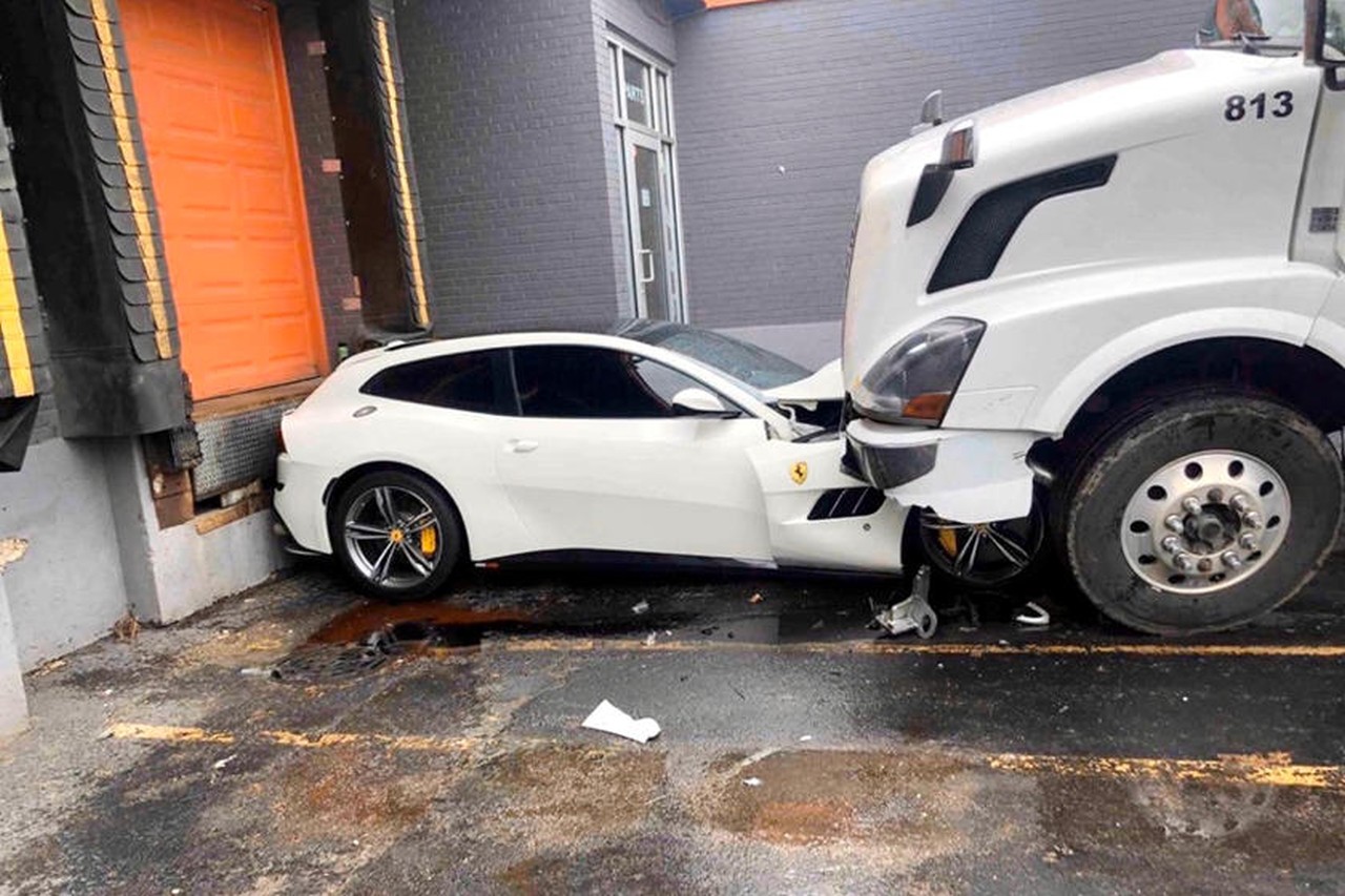 Ferrari GTC4Lusso-Volvo-semi-truck-1