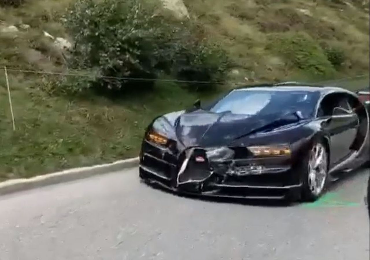Bugatti Chiron-crash-Gotthard-pass-Swiss-1