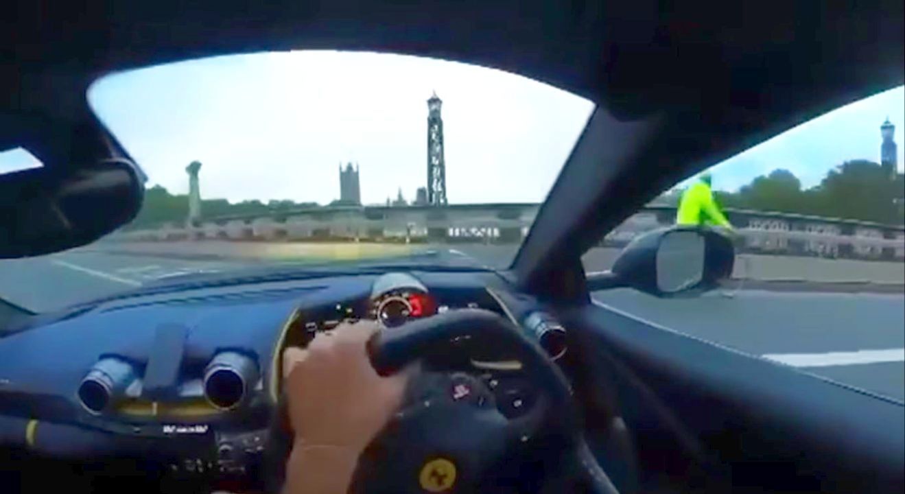 Ferrari 812 Superfast crash-London