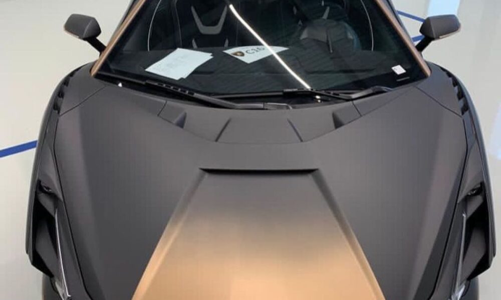 Mexico’s only Lamborghini Sian has a unique dual-tone spec