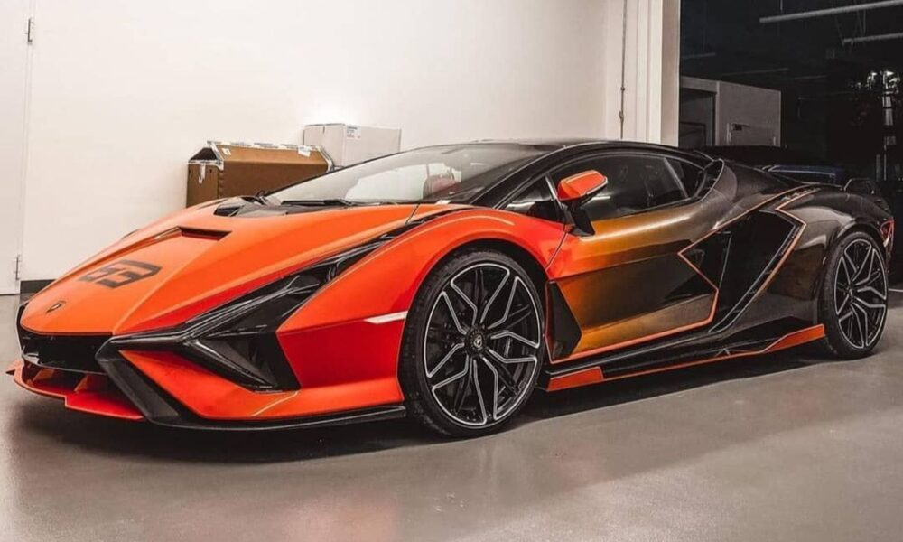 Lamborghini Sian in special Orange and Carbon looks cracking!