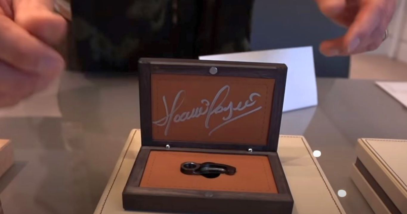 Pagani Huayra R-V12 engine-finger follower