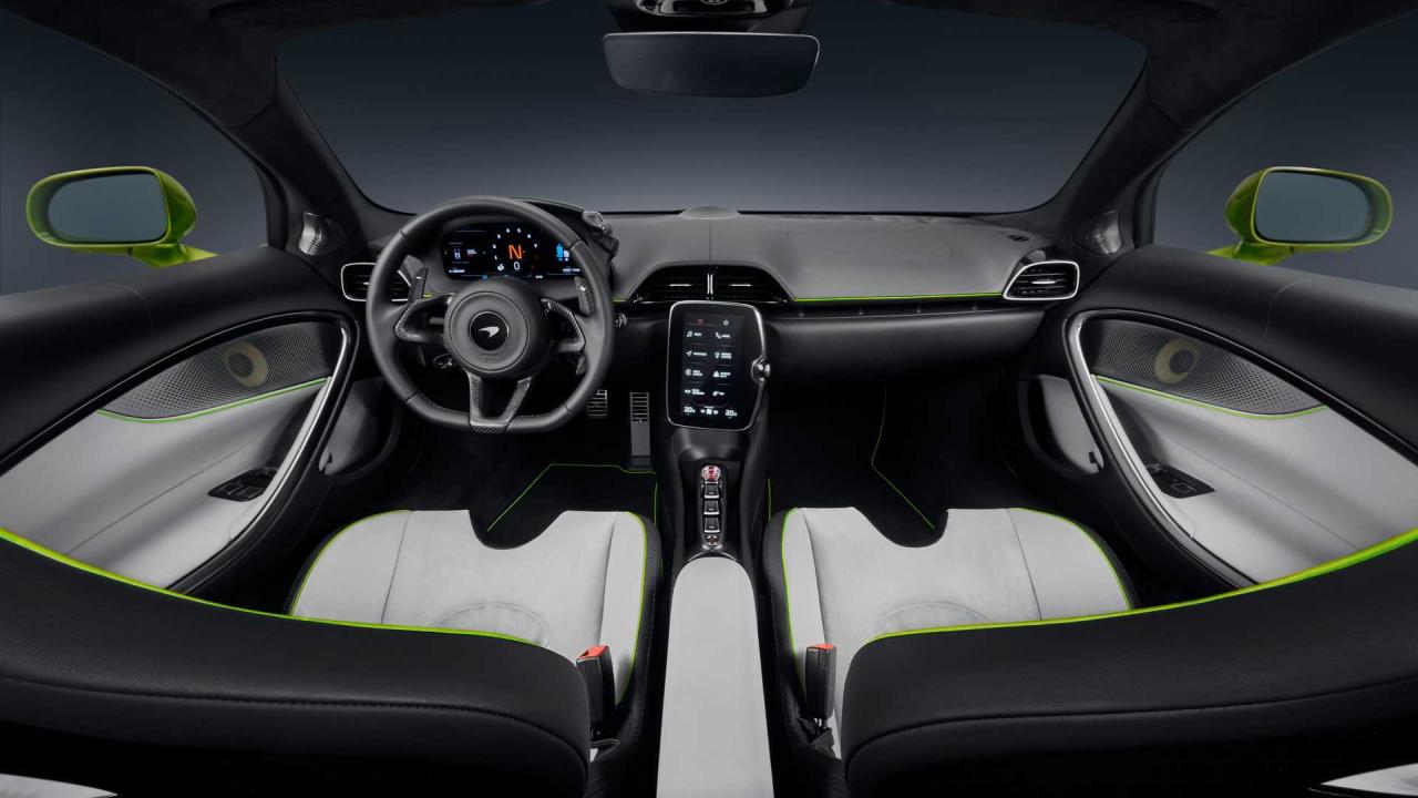 2022-mclaren-artura-interior