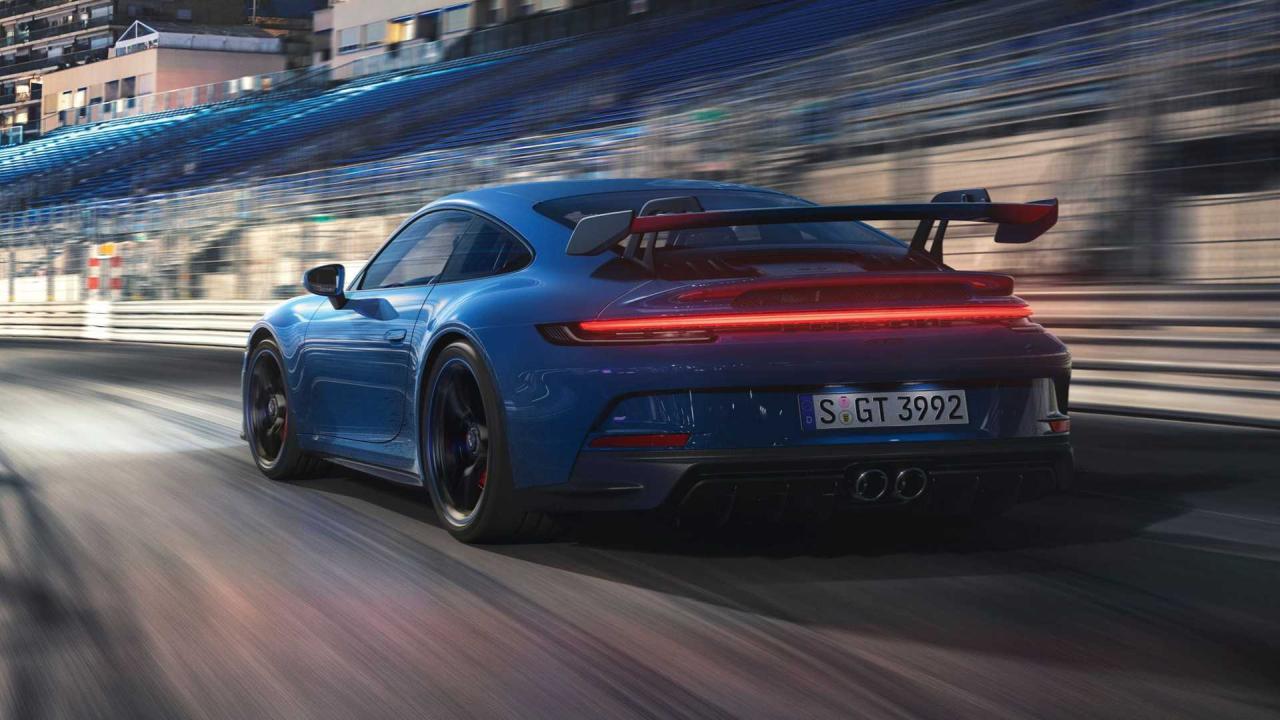 2022-porsche-911-gt3-tail
