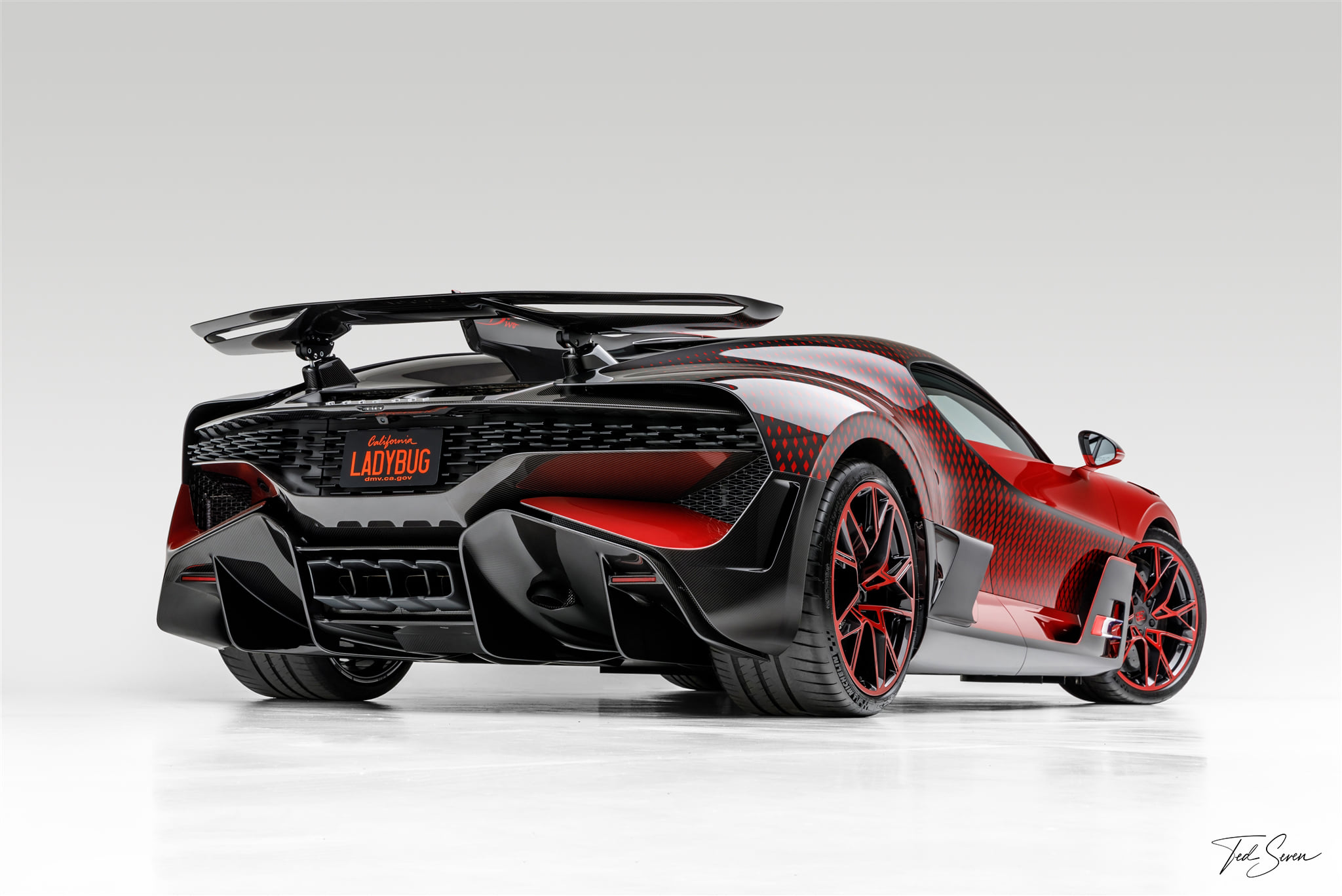 Bugatti Divo Ladybug-2