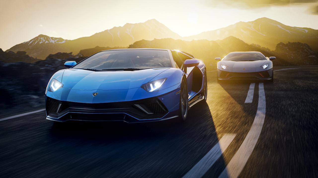 Aventador-Ultimae-Coupe-chasing.jpg