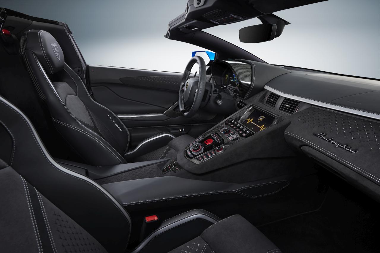 Aventador Ultimae RDS Interior passenger side