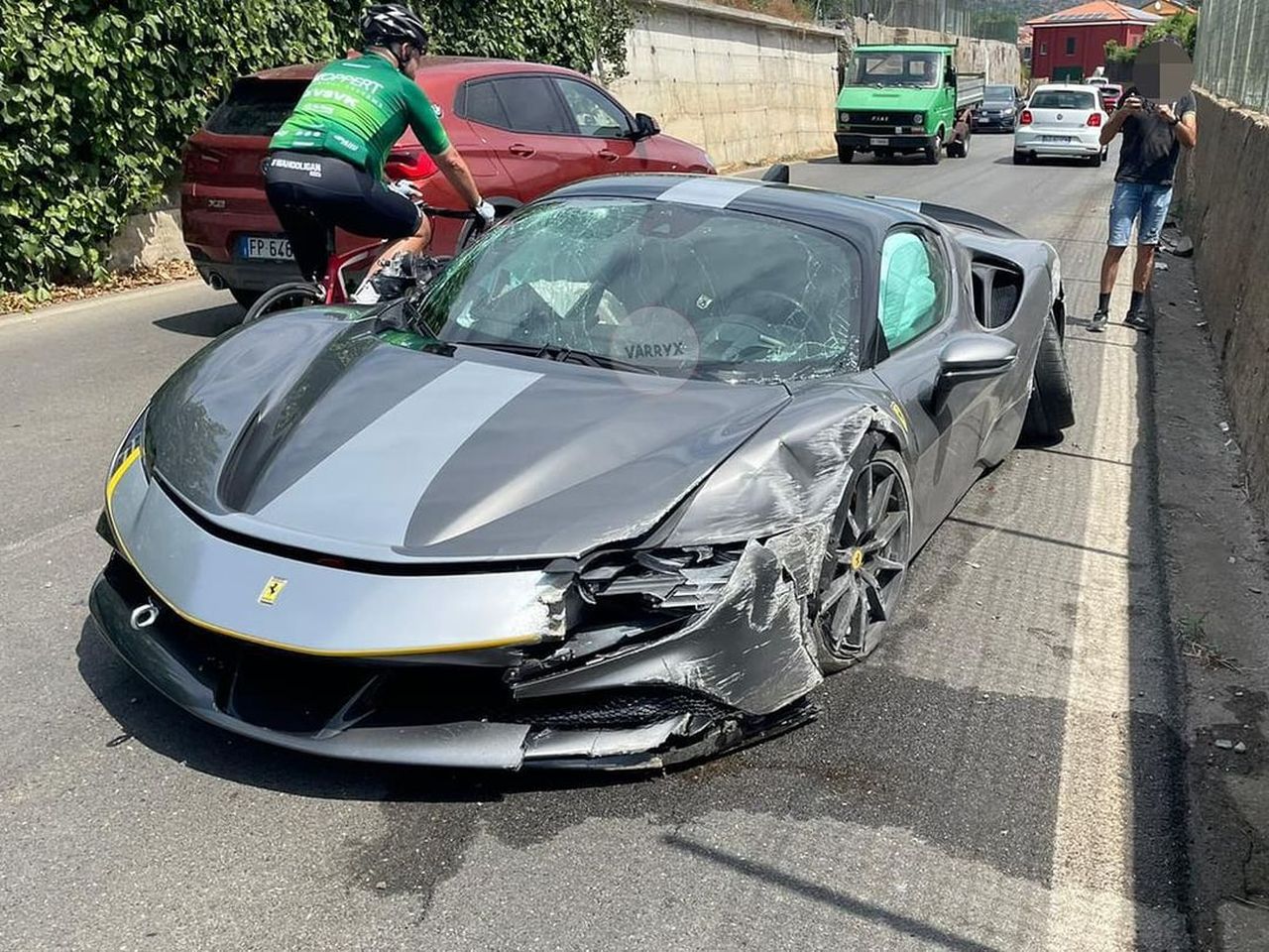 Ferrari SF90 Stradale Assetto Fiorano-crash-Italy-1