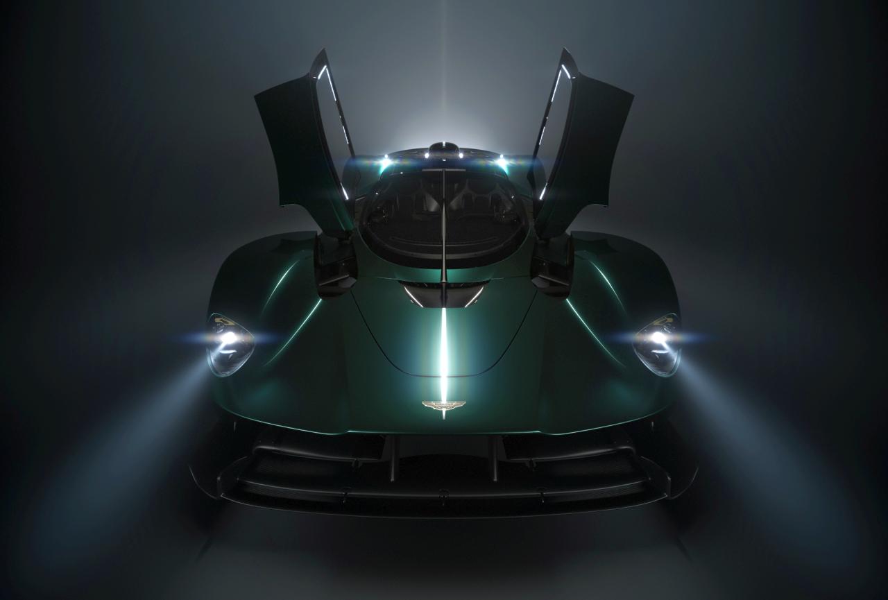 Aston Martin Valkyrie-teaser-Pebble Beach