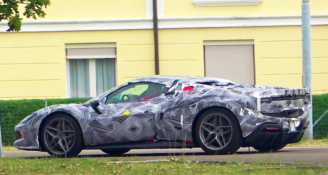 Ferrari 296 GTS-Spider-Test-mule-Maranello