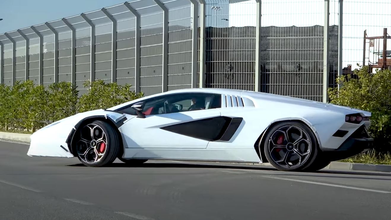 Lamborghini Countach-spotted-Italy