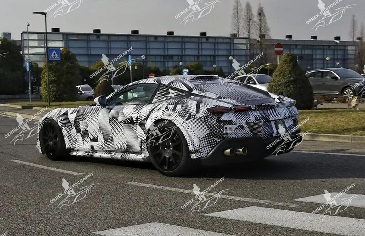Ferrari Roma-M-812 successor-spy-shots-2